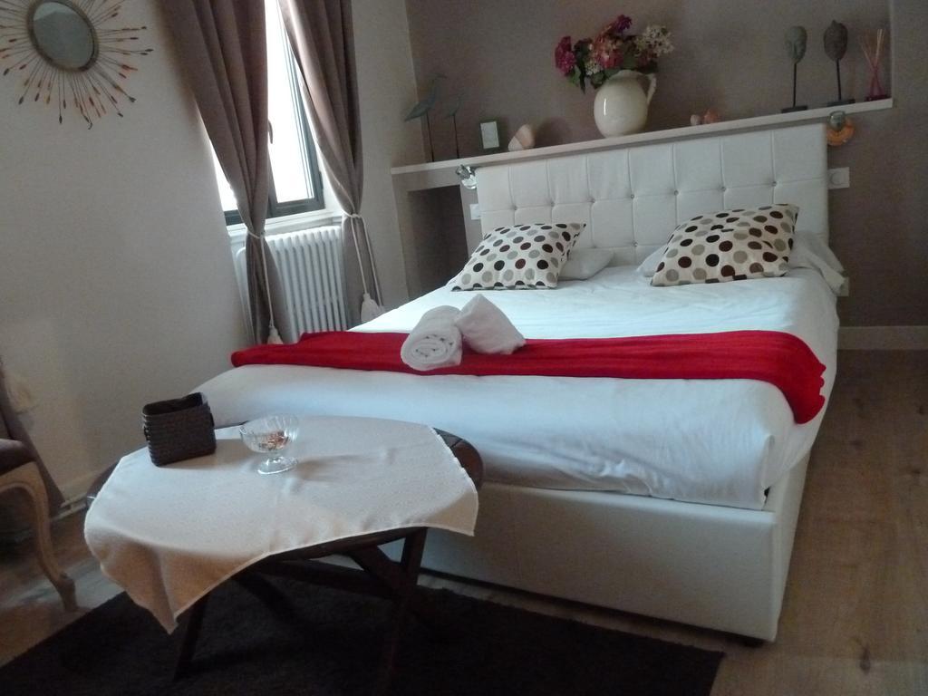 Chambre D'Hotes "Le Village" Villenouvelle 外观 照片