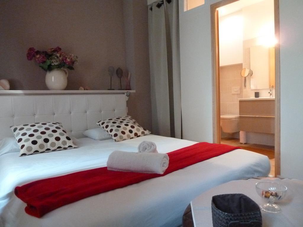 Chambre D'Hotes "Le Village" Villenouvelle 外观 照片