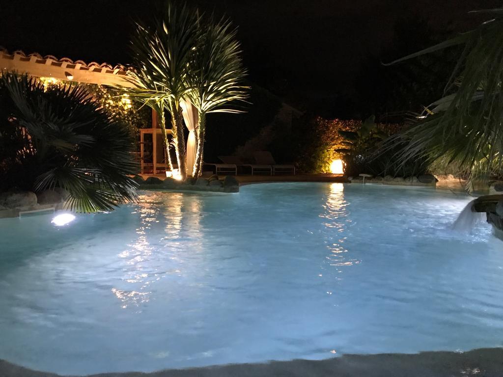 Chambre D'Hotes "Le Village" Villenouvelle 外观 照片